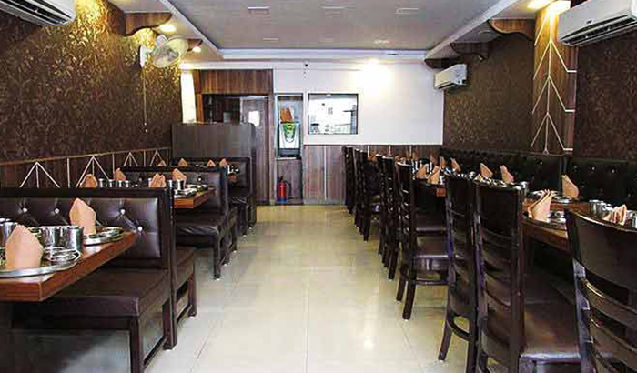 Low Cost Restaurant Interior Design Detail With Full Wallpapers