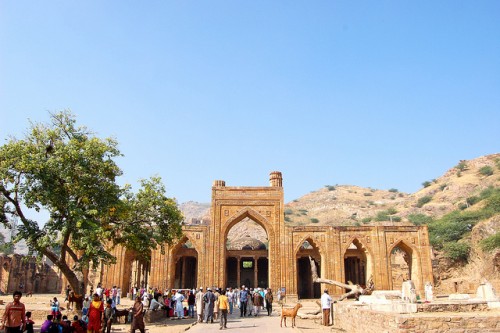 Adhai din ka jhonpra