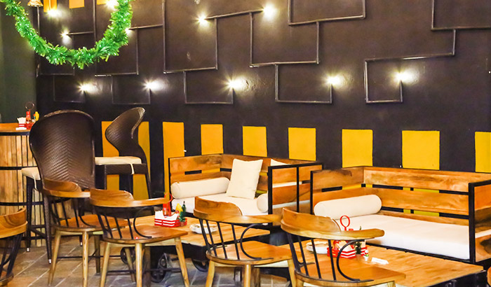 The-Gol-Chakkar-Café