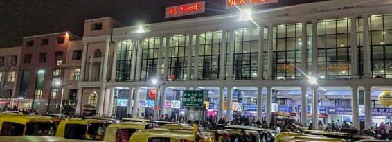 Online food delivery in train at New-Delhi Station